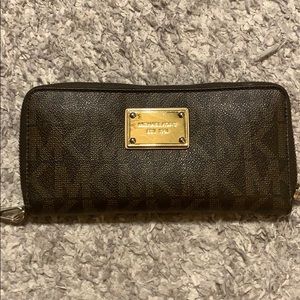 Michael Kors wallet wiht wristlet